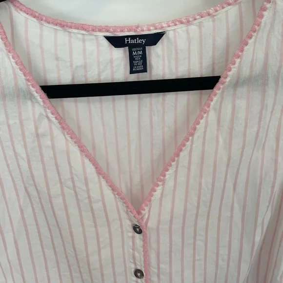 Flutter sleeve top - Picture 2 of 3